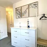 Stylish Coastal Home In The Centre Of Brighton